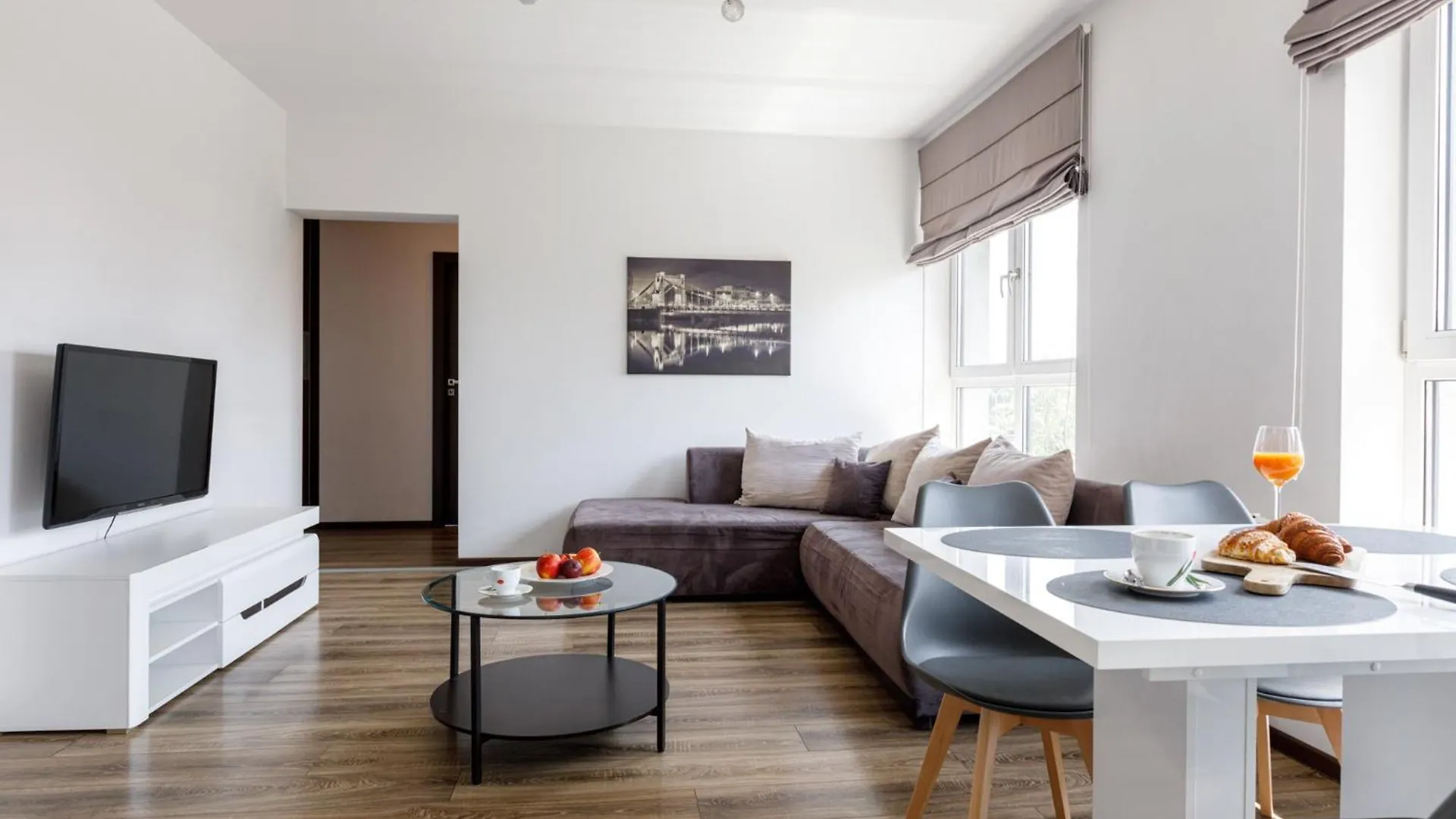 Golden Apartments Wroclaw - Two Bedrooms - Great Location&Legnicka 0*,  פולין