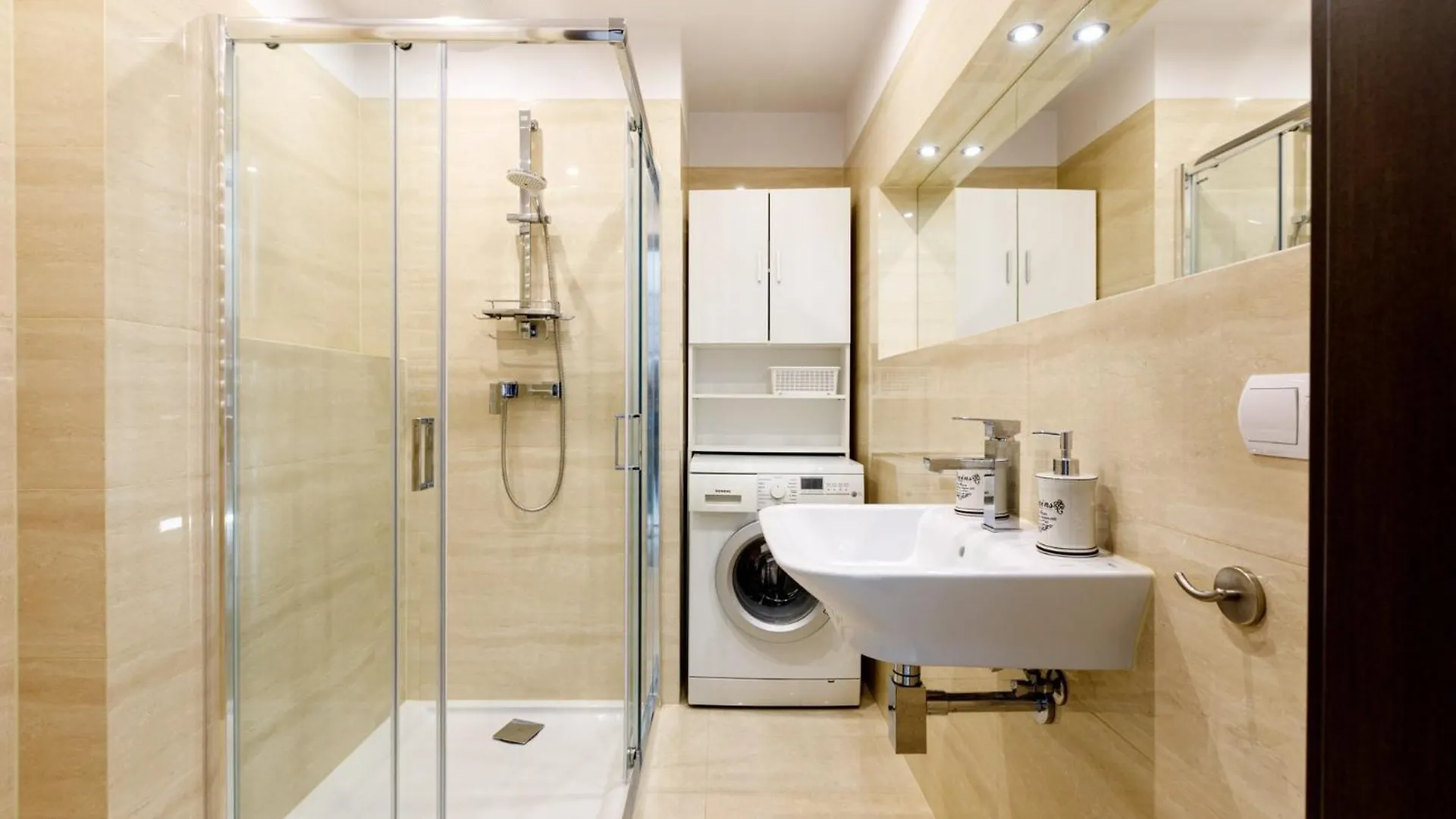 Golden Apartments Wroclaw - Two Bedrooms - Great Location&Legnicka