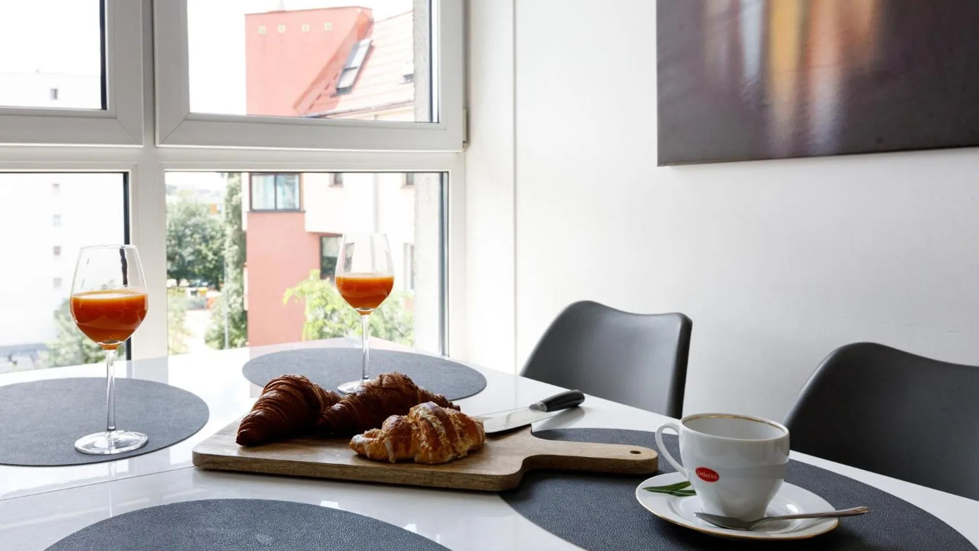 Golden Apartments Wroclaw - Two Bedrooms - Great Location&Legnicka 0*,  פולין