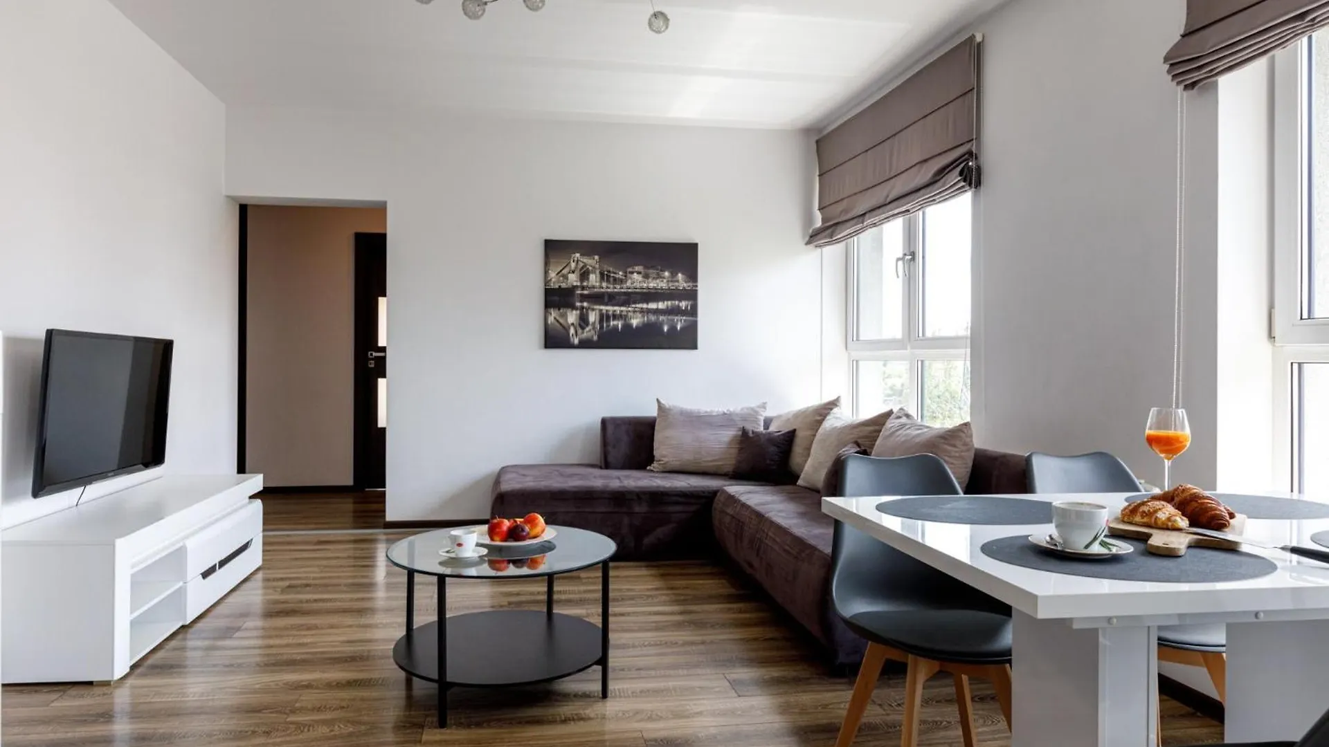 Golden Apartments Wroclaw - Two Bedrooms - Great Location&Legnicka